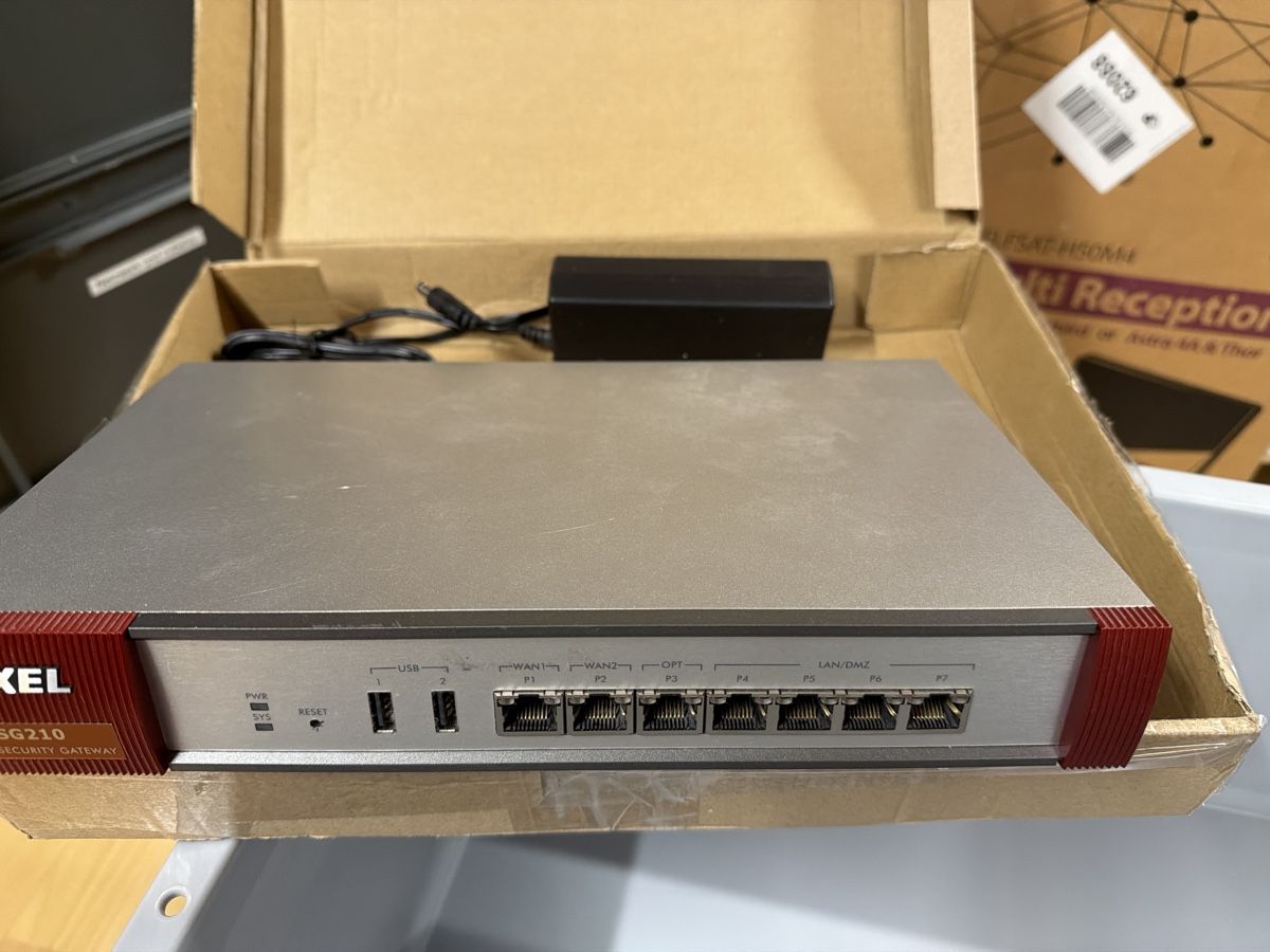 Zyxel Firewall: Zyxel Firewall USG 210 – Usato da Hergiswil LU venduto da mechutaume