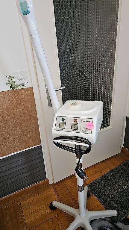 Cura del viso: Vend vapozone professionnel sur pied – Usato da Geneve venduto da Point-Boutique 1