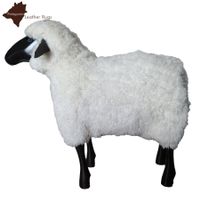 Schaf weisses Fell, schwarzes holz