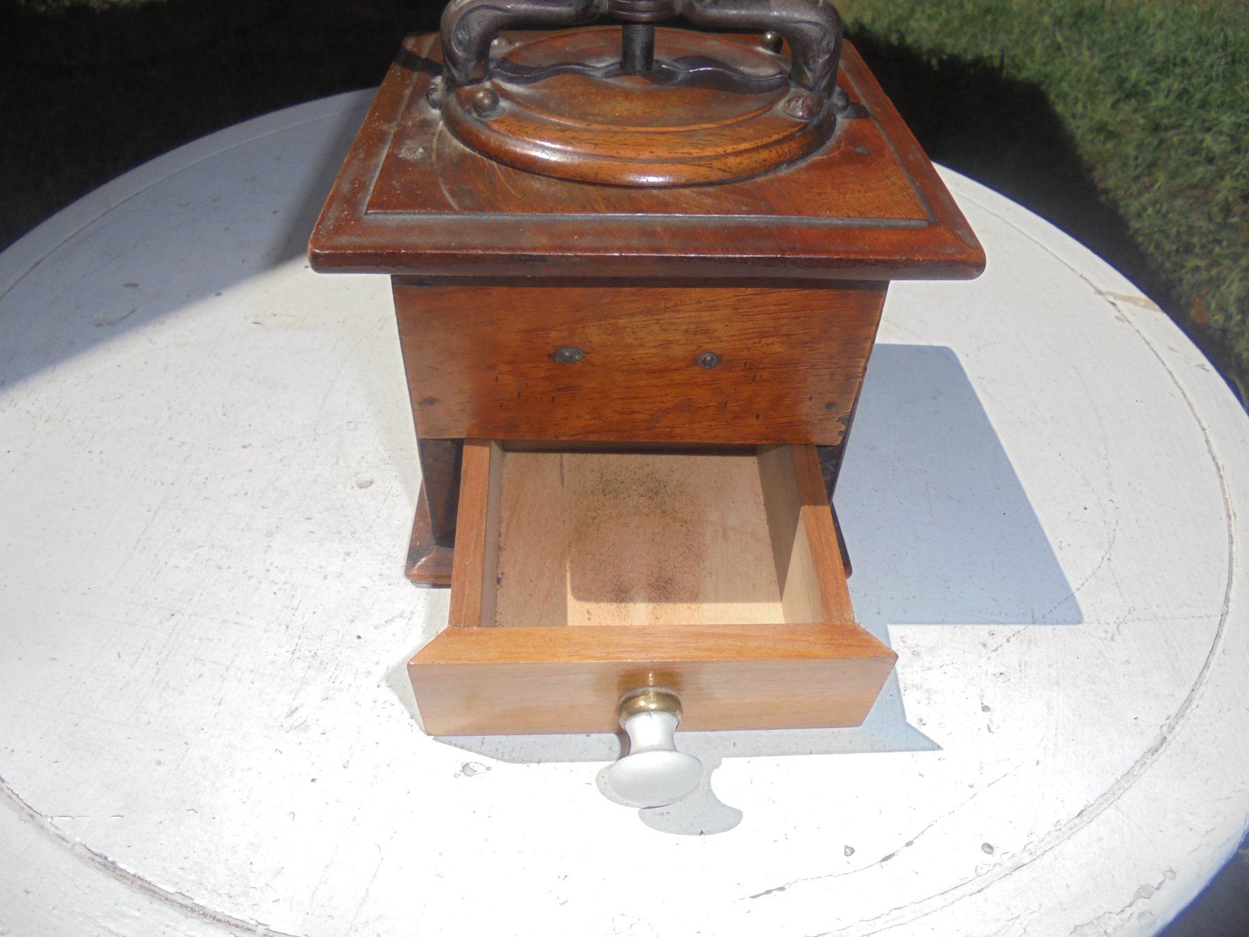 Elettrodomestici da cucina: Antike Kaffeemühle von ca. 1900 – Usato da Camorino venduto da Hunpete 7