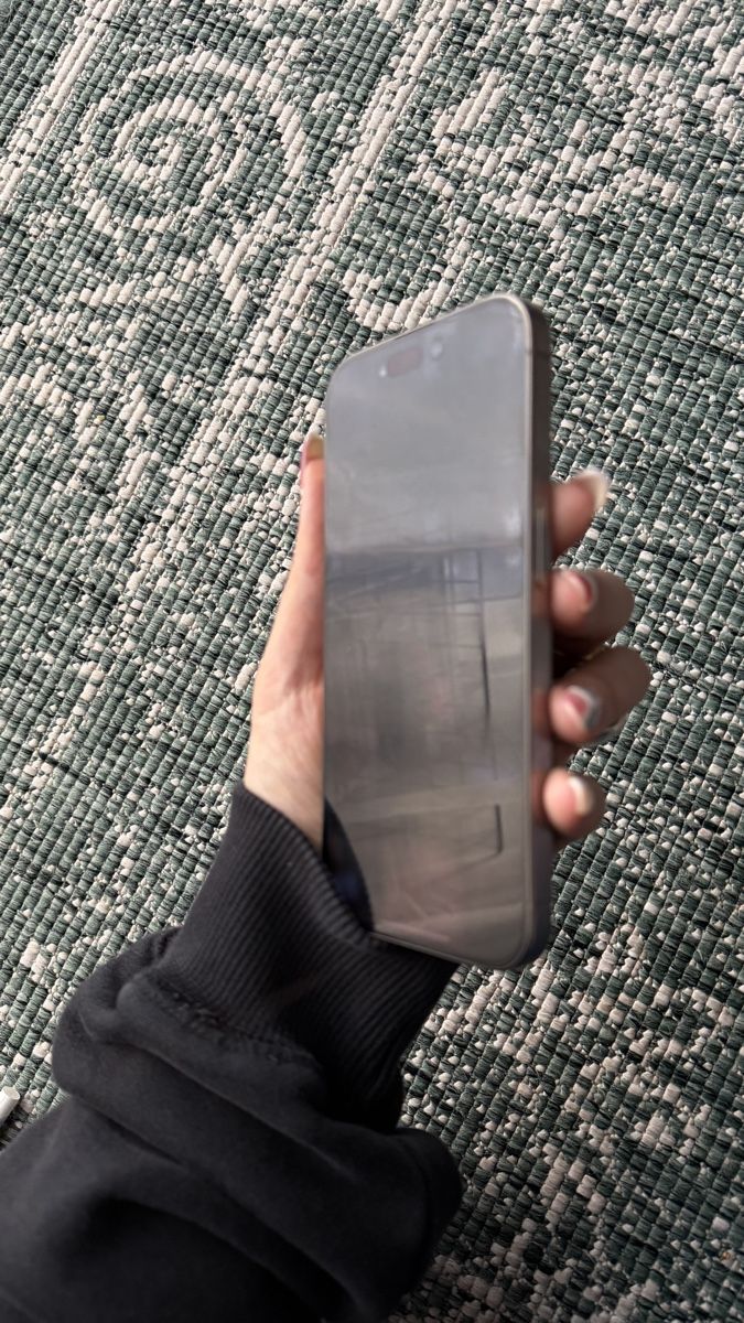 Apple Telefoni cellulari / Smartphones: iPhone 15 Pro | 512 GB – Usato da Zürich venduto da ninaleuenberger 4