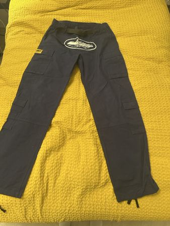 Pantalon cargo Corteiz bleu avec motifs blancs