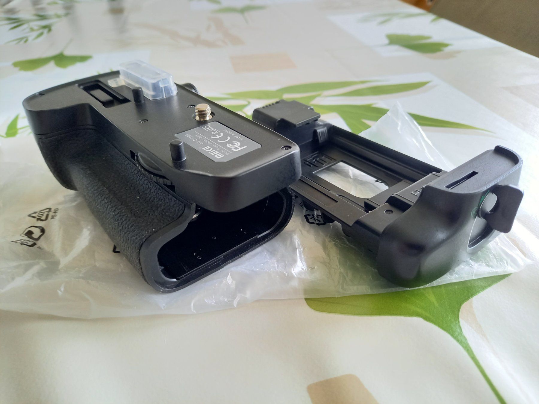 Nikon Batterie: Battery grip for Nikon D7100 / D7200 – Nuovo (secondo la descrizione) da Allschwil venduto da d.genchev 3