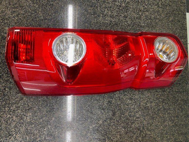 VW Tutti pezzi di ricambio auto: Heckleuchte rechts VW Crafter – Nuovo e nell'imballaggio originale da Au ZH venduto da ausee01