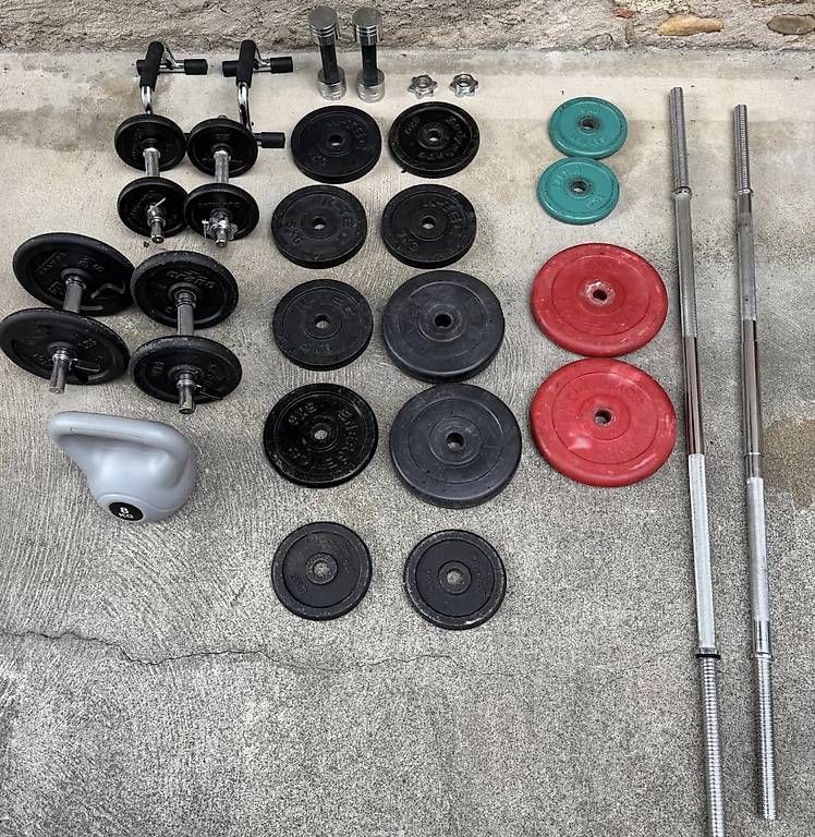 Vélos d'appartement: Lot de musculation : haltères, barres et poids – D'occasion à Orbe par tom_q2vy