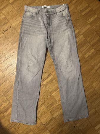 Bershka Graue Jeans in Grösse 40.