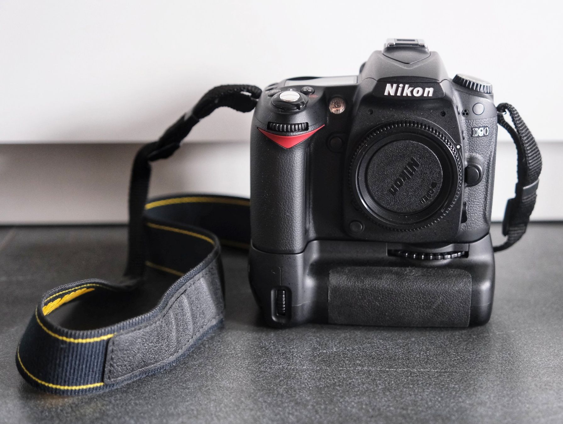 Nikon Kamera: Nikon D90 Spiegelreflexkamera inkl. Grip MB-D80 – Gebraucht aus Wohlen AG von Exitburn