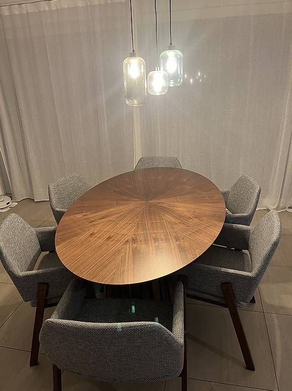 Set di tavolo e panche: Moderner Esstisch mit 6 Stühlen – Usato da Landquart venduto da Lexi12345