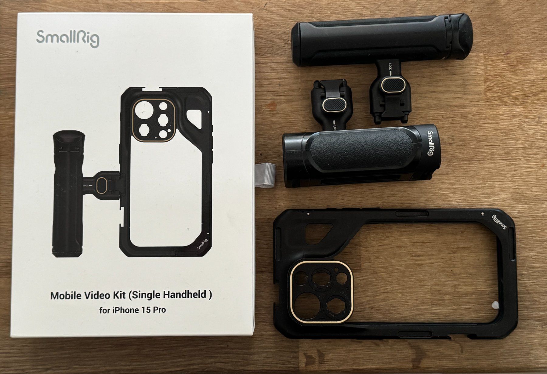 Covers & Schutzfolien: SmallRig iPhone 15 Pro Halterung mit 2 Halterungen – Gebraucht aus Zürich von Scharl95