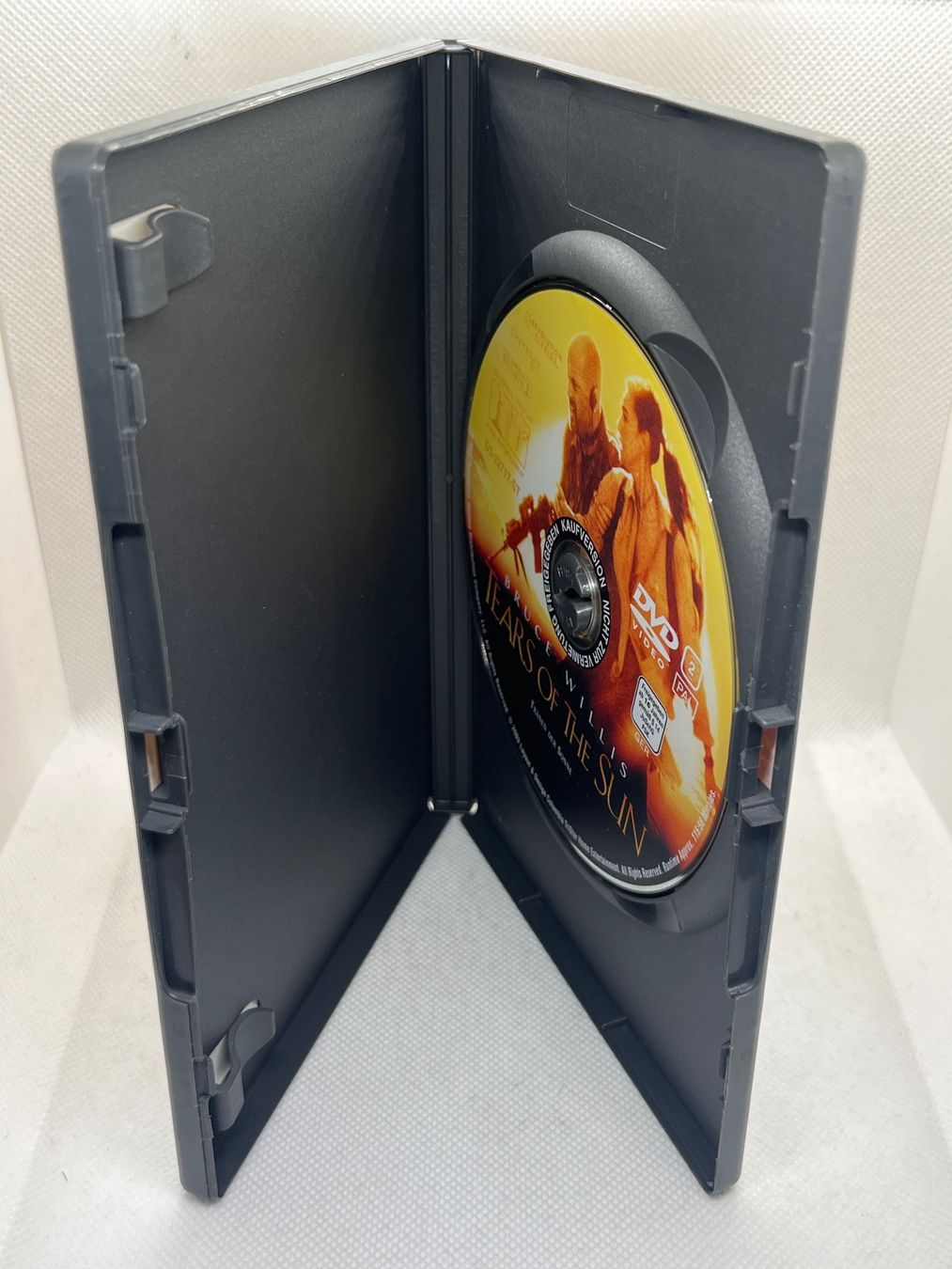 Tous les DVDs: DVD Tränen der Sonne Bruce Willis – D'occasion à Hinterkappelen par Kim1992 2