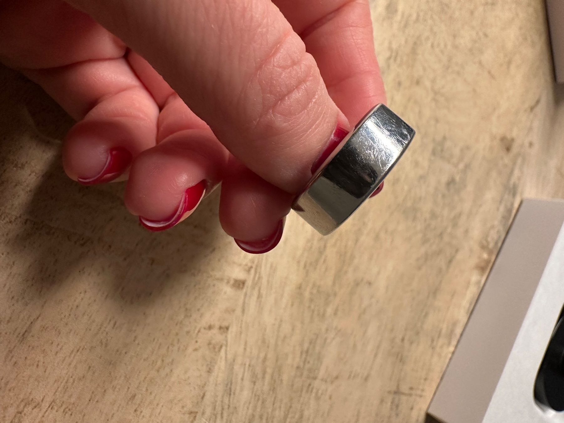 Oura Ringe: Oura Ring 3, Silber, Gr. 6, inkl. Ladegerät – Gebraucht aus Zürich von anyka 4
