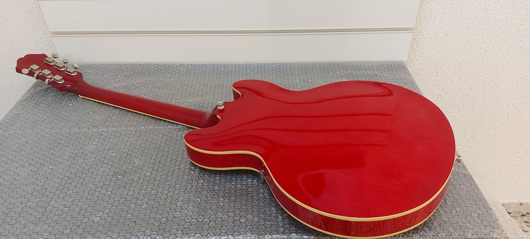 Epiphone Strumenti musicali: Epiphone Casino CH Wine Red e-gitarre neuwertig – Usato da Glattbrugg venduto da Swissmusik 6