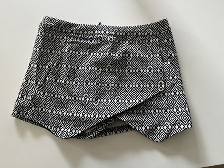 Amisu Shorts, Gr. 34, schwarz-weiss, Sommer-Look, Top!
