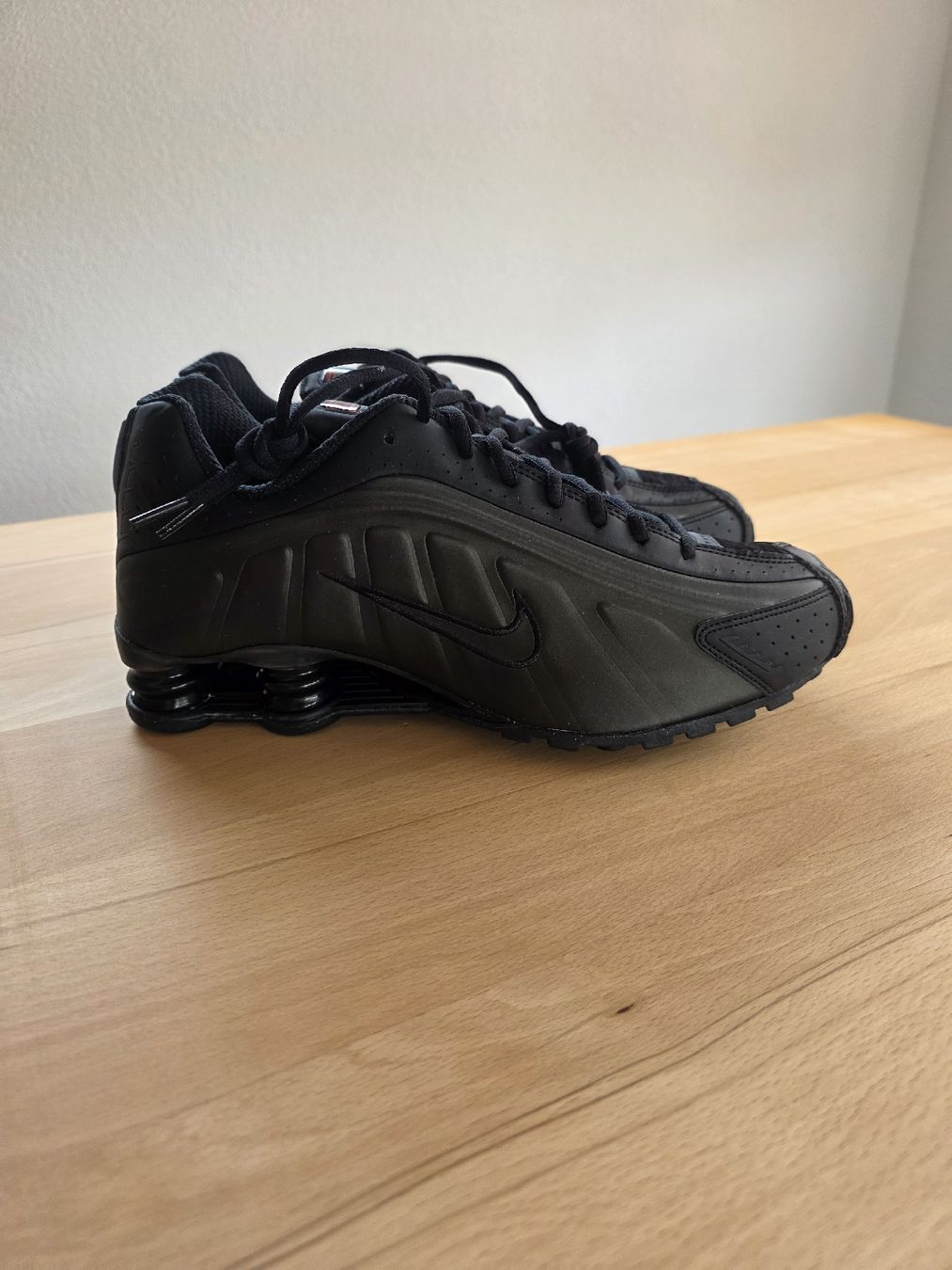 Scarpe da uomo: Superbe Nike Shox black  R4 – Nuovo e nell'imballaggio originale da Corpataux venduto da kaiken 4