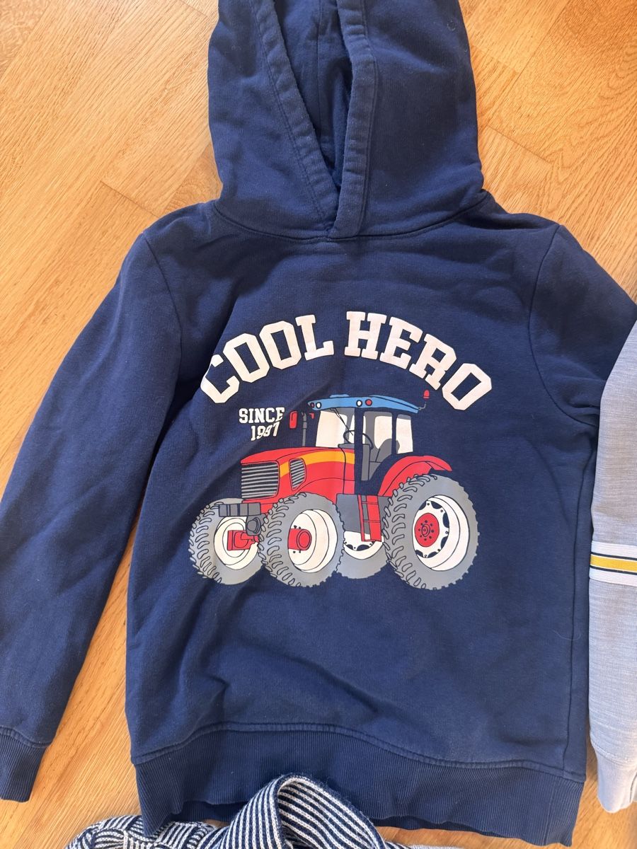 Maglioni & Felpe: 4 Jungen Pullover 134 – Usato da Wädenswil venduto da dorodi 4