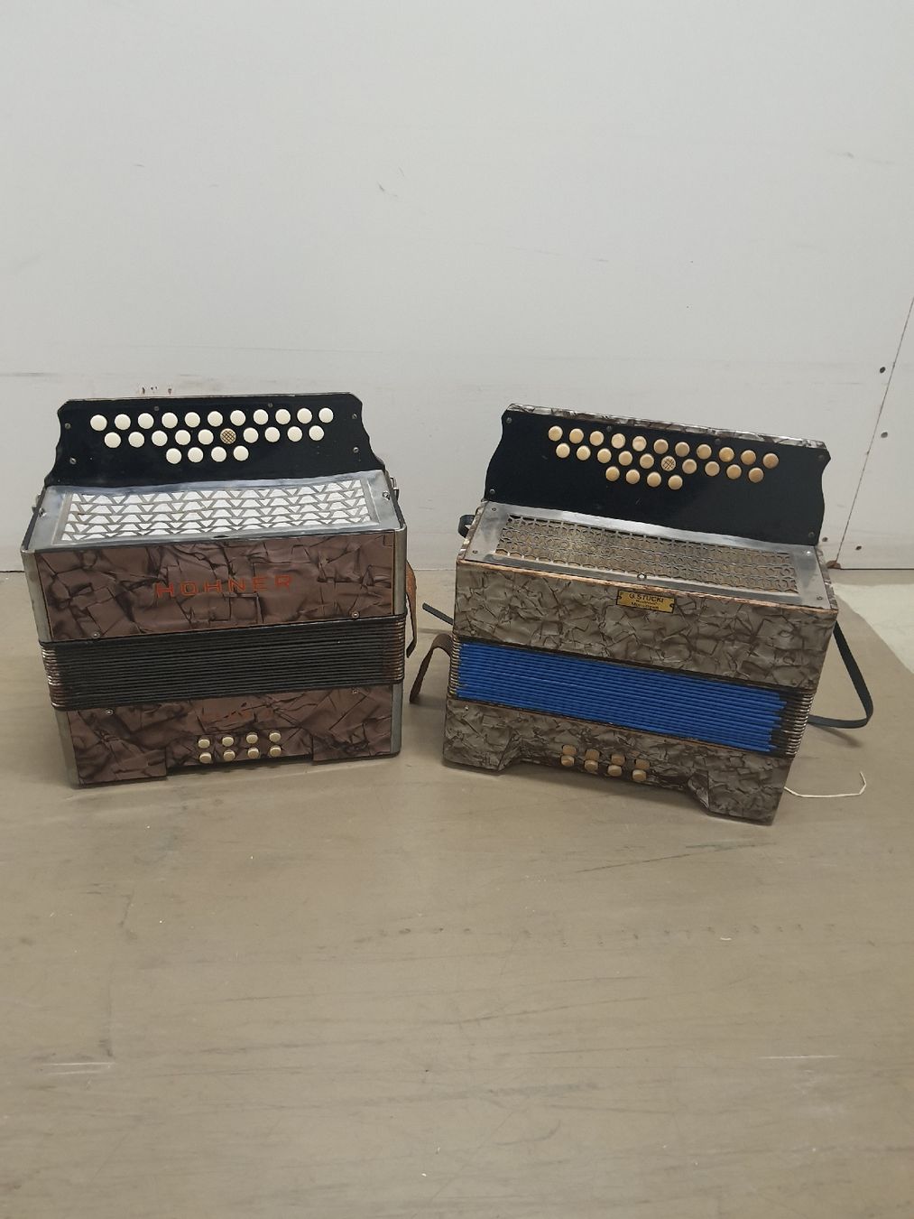 Hohner Strumenti musicali: 2 accordéons hohner diatonique 8 basses – Usato da Pont-de-la-Morge venduto da Mirabelle0