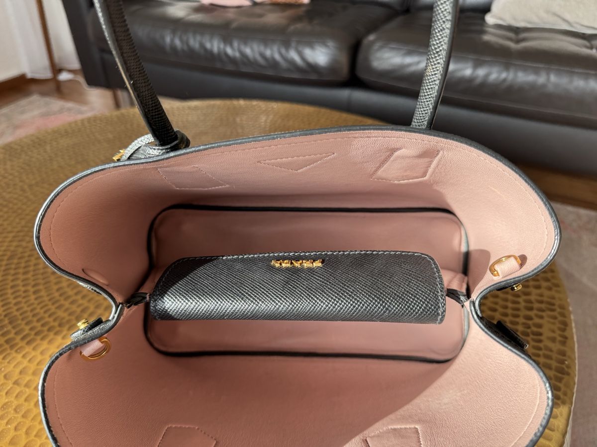 Prada Sacs femmes: Prada Handtasche Saffiano Medium – D'occasion à Untersiggenthal par Shopaholic07 2