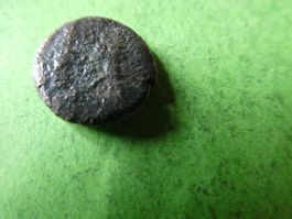 uralte Bronzemünze Kopf  13 mm     1.85 g