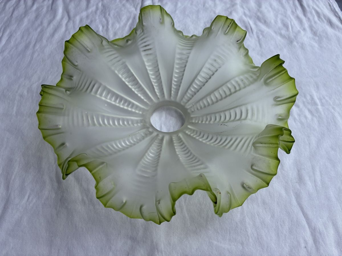 Lampenschirme: Lampenschim aus Glas um 1930 – Gebraucht aus Zürich von Artnuvo