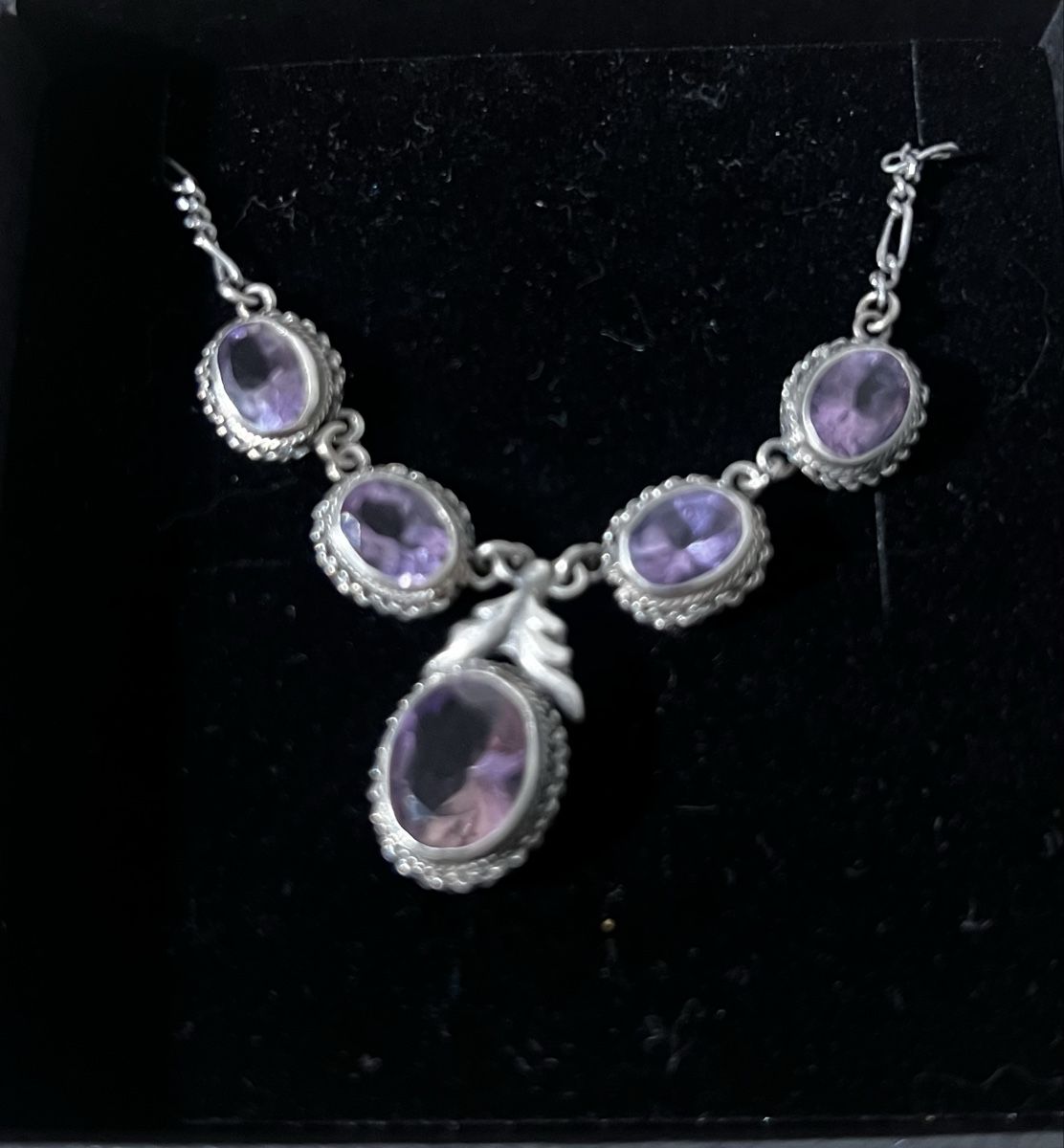 Catenine: Collier avec Améthystes  – Usato da St-Pierre-Clages venduto da ste_xk6p