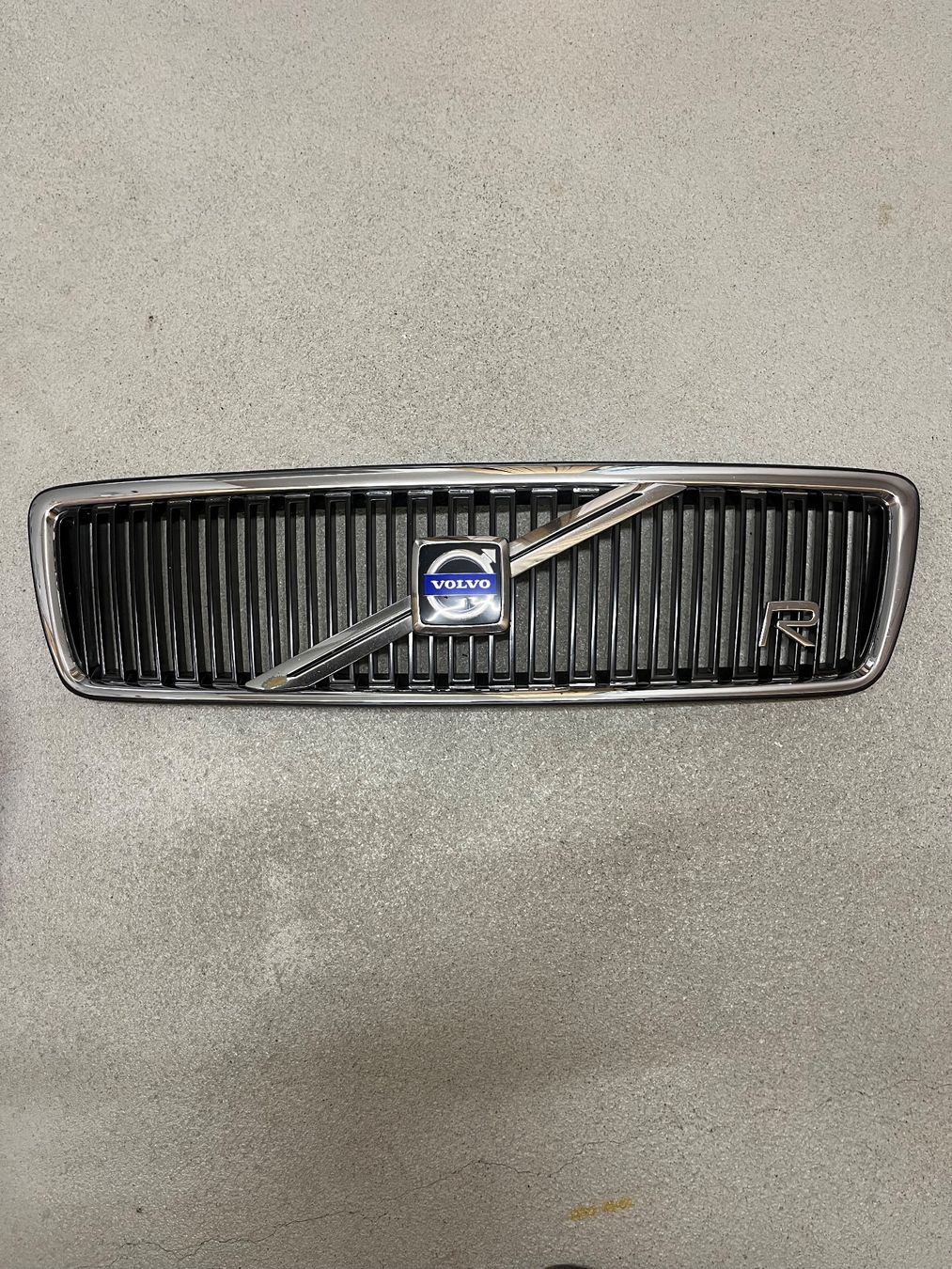 Volvo Alle Autoersatzteile: Kühlergrill S/V/C 70 bis 2000 – Gebraucht aus Hinwil von Walkera