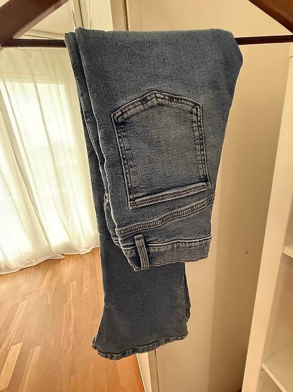 Pantaloni: Jeans Zara 164 flared – Usato da Hünenberg See venduto da hb6333