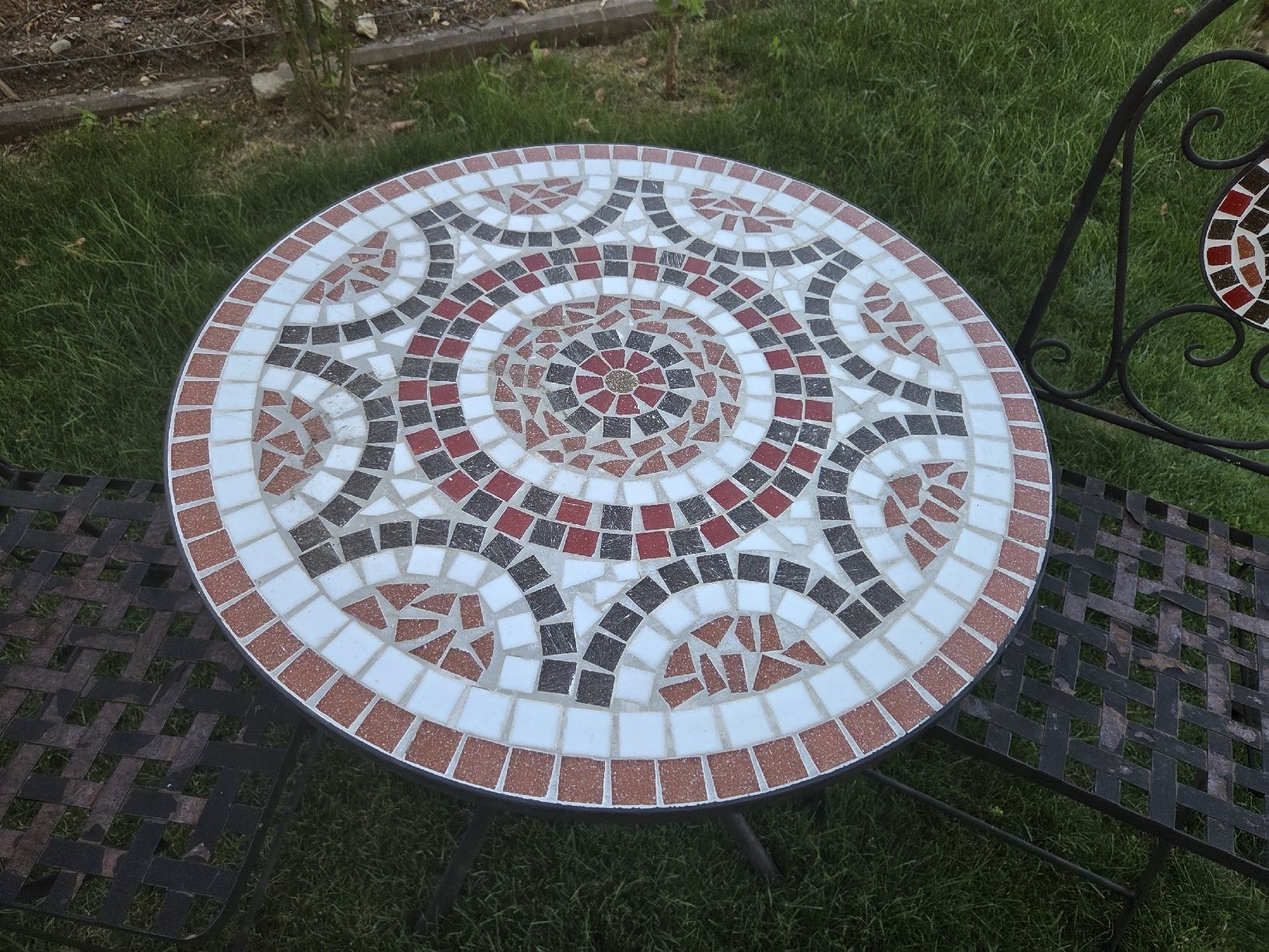 Livique Set de table et chaises: Tischli mit 2 Stühlen – D'occasion à Oftringen par Begi73 2