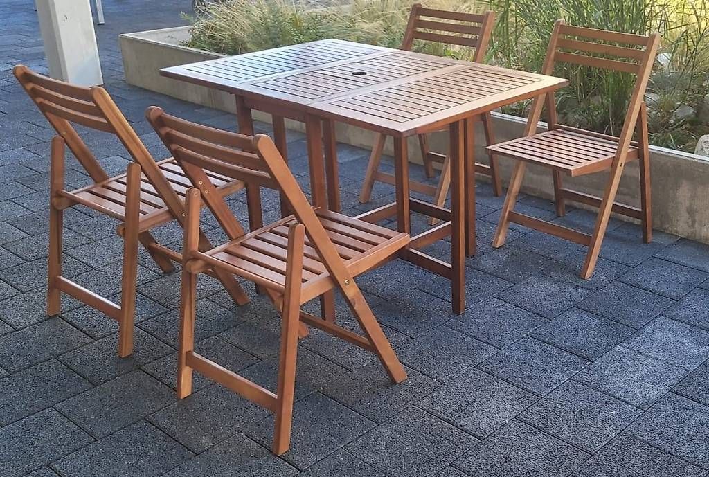 Set di tavolo e panche: Table et quatre chaises pliables – Usato da Cugy VD venduto da deb_7ln6 1