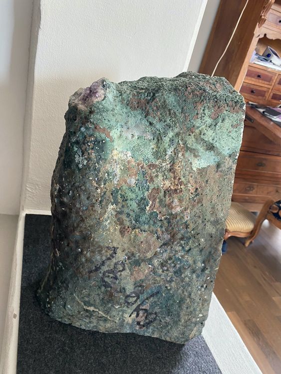 amethyst-druse mit 2 grossen calciten 18,8 kg super qualität 9
