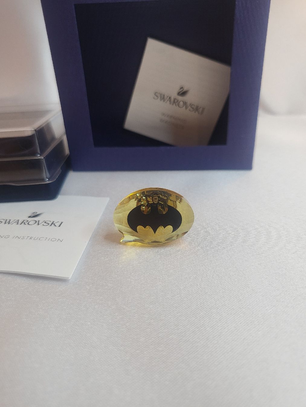 Swarovski Spille & Fermagli: NEUE Swarovski Batman Magnet Brosche – Nuovo e nell'imballaggio originale da Hellbühl venduto da d.d.d.125 1
