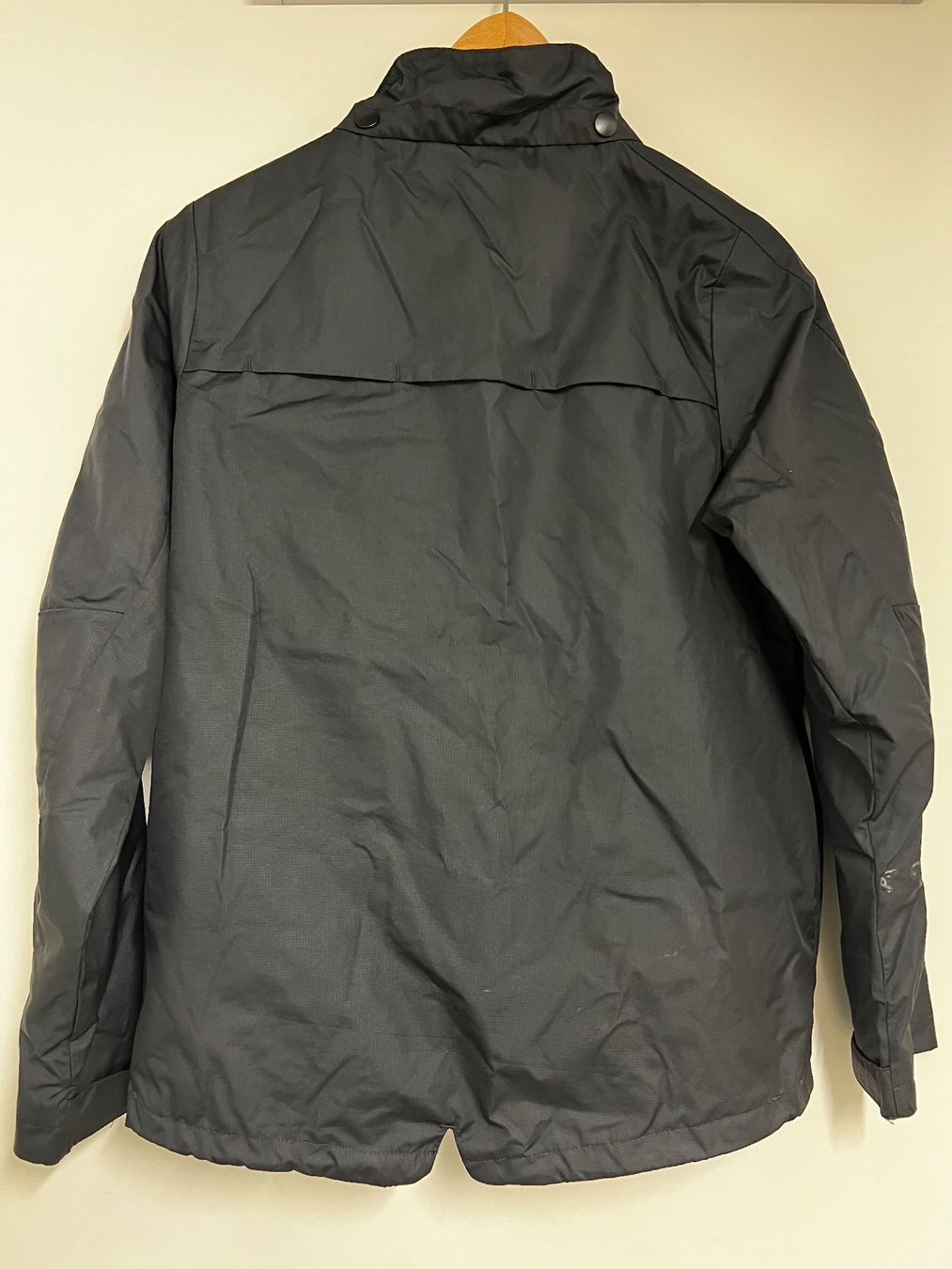 Nike Vestes & Manteaux: Nike Windjacke – D'occasion à Schwerzenbach par neonsternschnecke 1