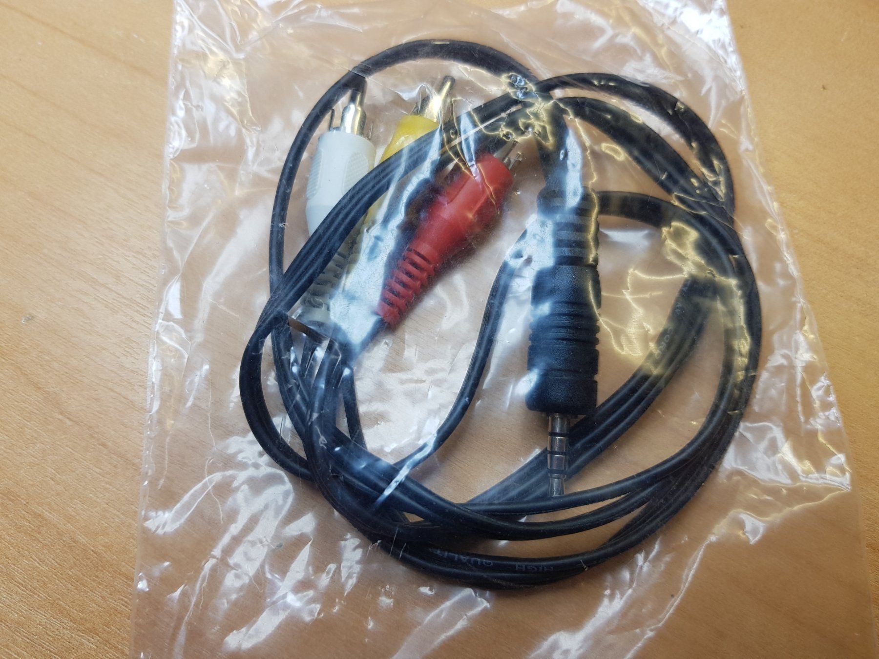 Câbles: Cable 1xJack 3xRCA 100cm – D'occasion à Bionnens par Meg011