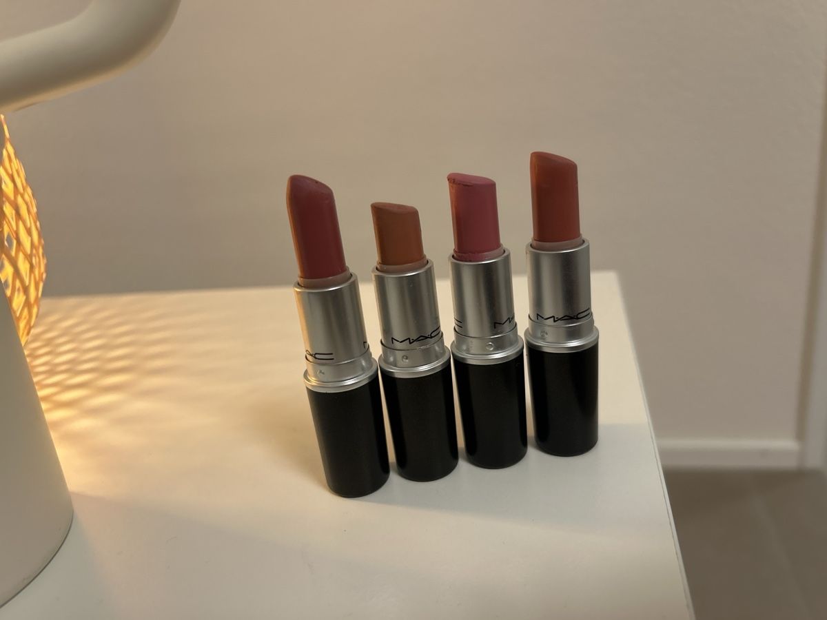 Mac Cosmetics Make-up: 4 MAC Lippenstifte Matte verschiedene Farben gebraucht – Usato da Ebikon venduto da vono.i 5
