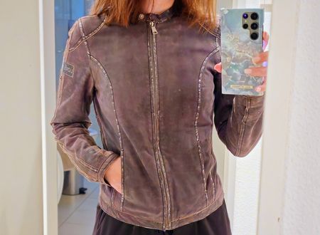 Lederjacke von Freaky Nation im Vintage-Stil, Grösse XS.