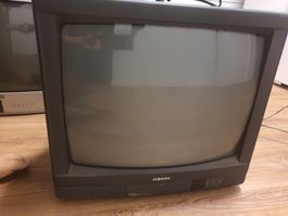 4 Stk. 21 Zoll Röhrenfernseher