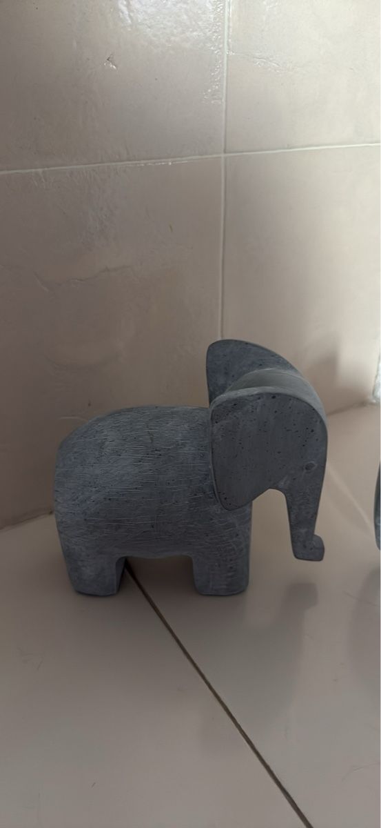 Figurines: Zwei Elefanten Leichtbeton  – D'occasion à Schaffhausen par Ibag 1