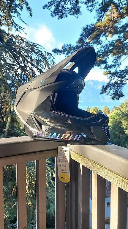 Caschi: Casque VTT intégral carbone Specialized Dissident 2 L – Nuovo e nell'imballaggio originale da La Tour-de-Peilz venduto da zen_cqh5 1