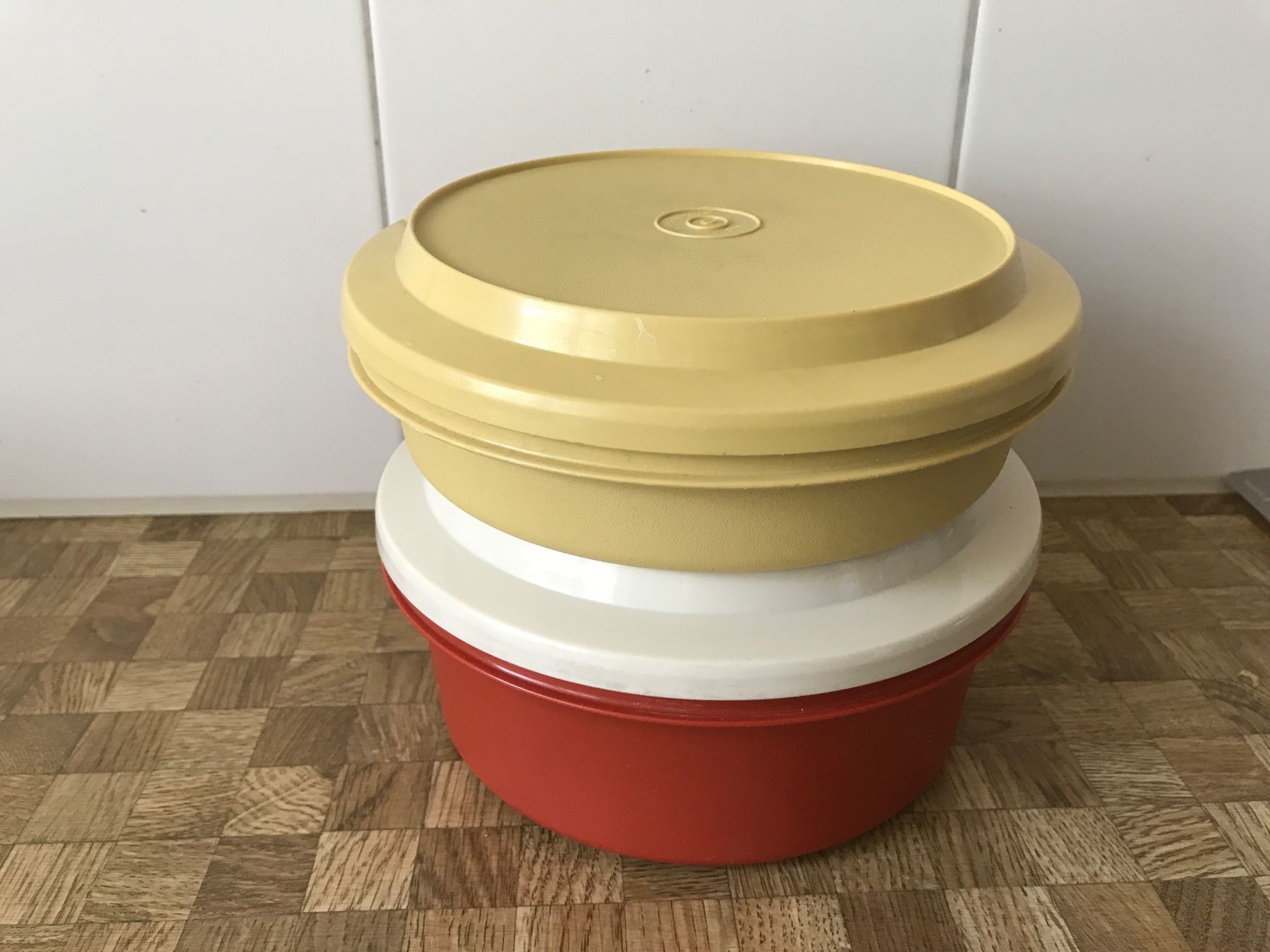 Tupperware Contenitori & Simili: Tupperware    2 Schüsseli mit Deckel – Usato da Birmensdorf ZH venduto da Hilhan 2