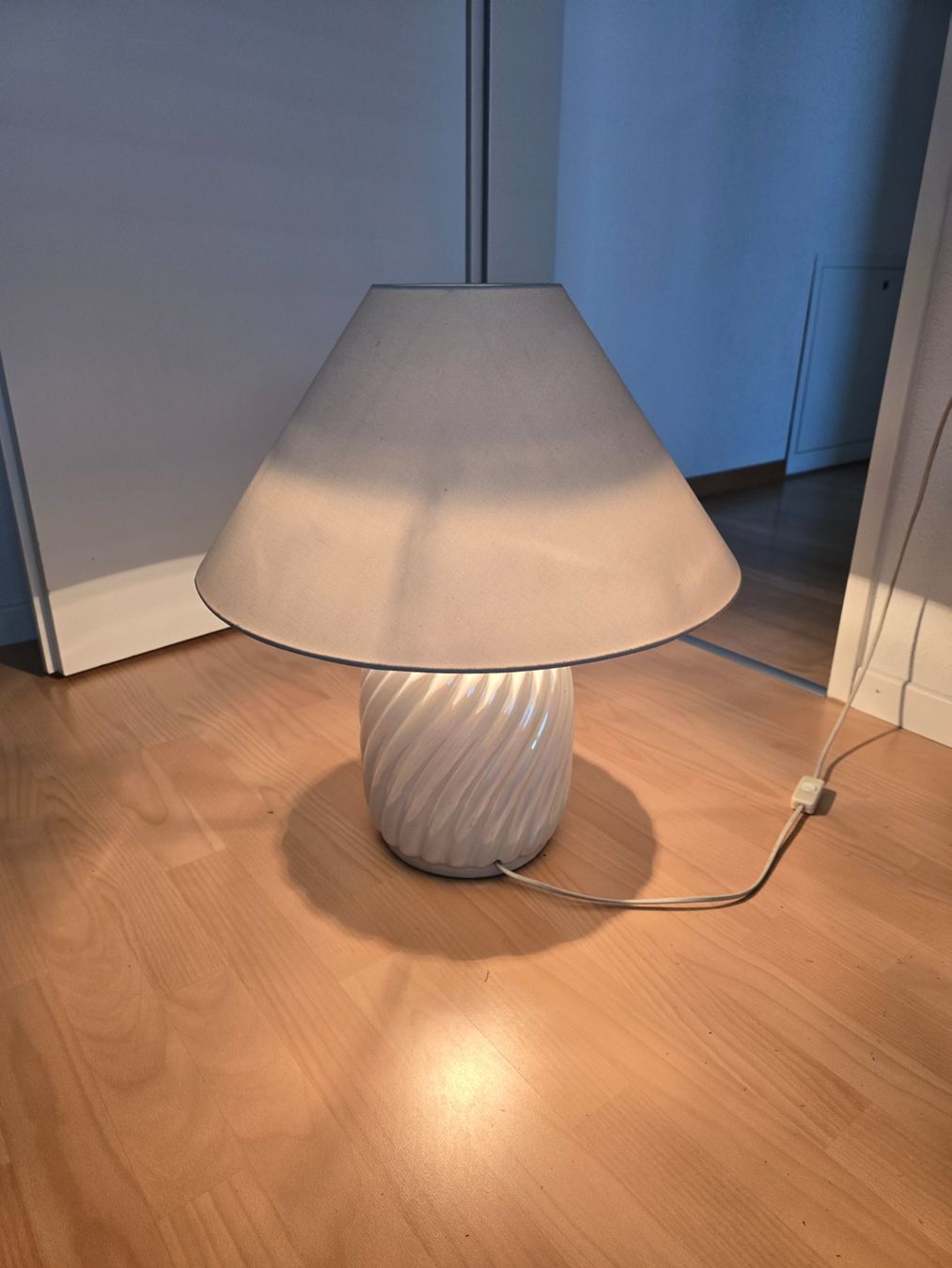 Lampade: Lampe Keramik weiss gedreht – Usato da Matzingen venduto da Lilo1407