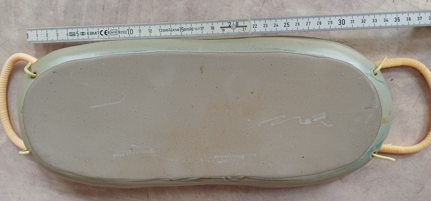 Piatti di portata: hangemachte Platte mit Henkel Ton/ Keramik – Usato da Merenschwand venduto da Brockinell 5