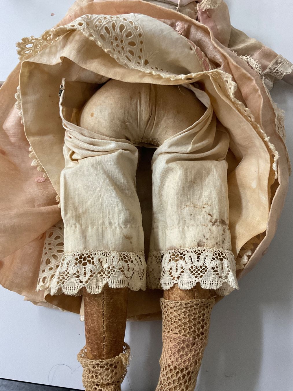 Bambole: Antike Puppe mit Stoffkörper, Länge ca. 35 cm – Usato da Bern venduto da vielerart 6