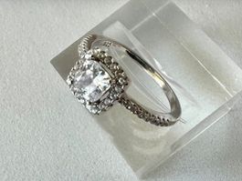 Silberring 925 mit brillierenden Zirkonia– edles Design