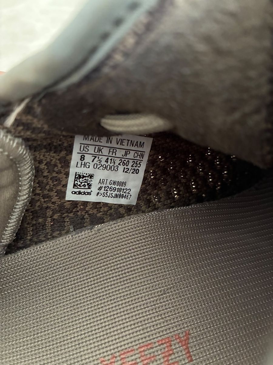 Adidas Chaussures hommes: Adidas Yeezy Boost 350 V2 – Neuf (Voir description) à Rümlang par zuerichsecondhand 1