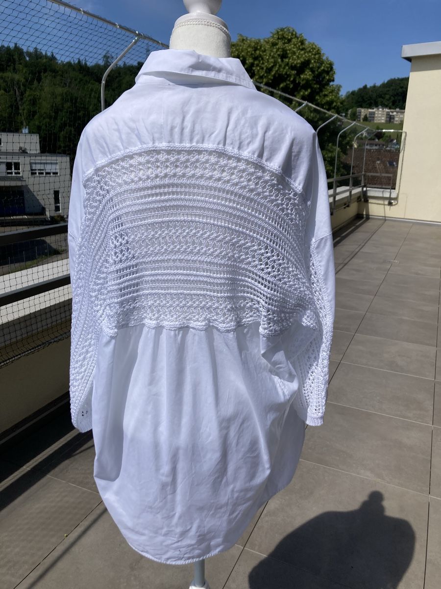 Camicette: PANICALE Cashmere Hemdbluse mit grobmaschigen Häckeleinsatz – Usato da Thalwil venduto da helvetaki 1