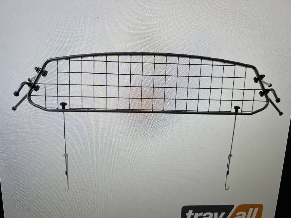 Audi Modellini d'auto: Griglia divisoria per auto Travall/ Audi Q3 – Usato da Torre venduto da ber_hn7s