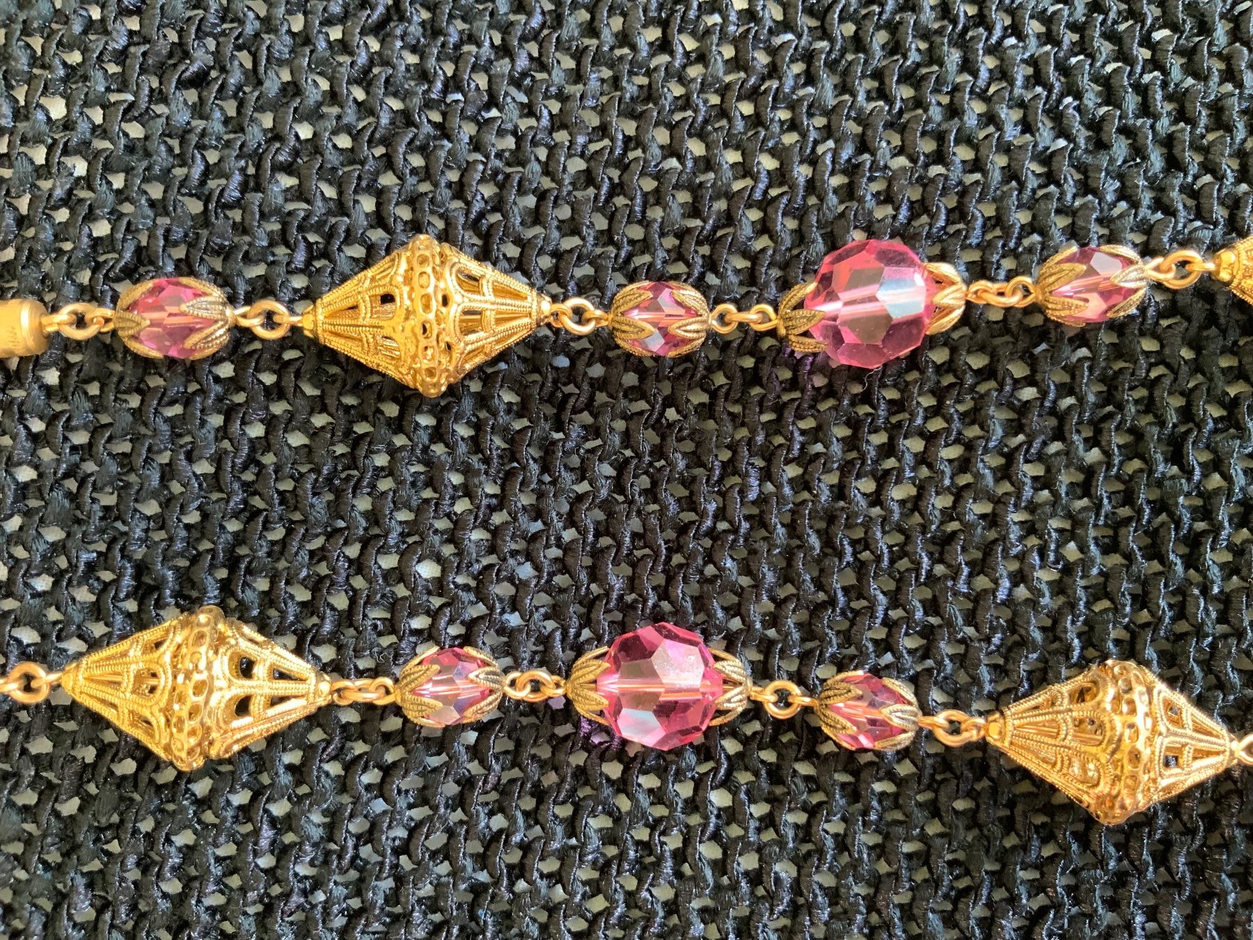 Ketten: Modeschmuck: Perlen aus Glas & Metall mit Ornamenten – Gebraucht aus Zürich von ancillaschmidhauser