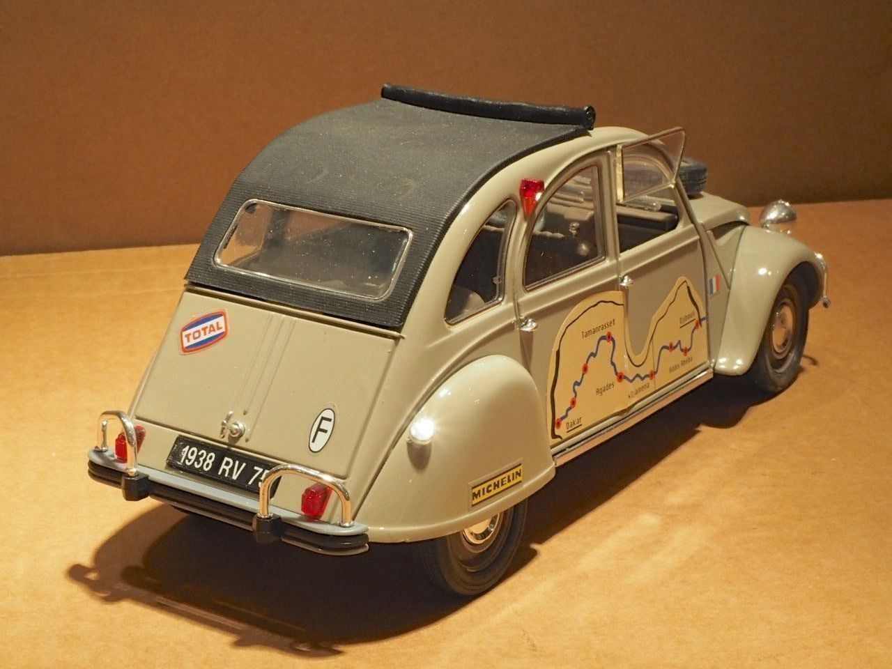 Citroën Modellini d'auto: Citroen 2CV Raid Afrique - Solido 1/18 – Nuovo e nell'imballaggio originale da Winterthur venduto da 602ccm 1