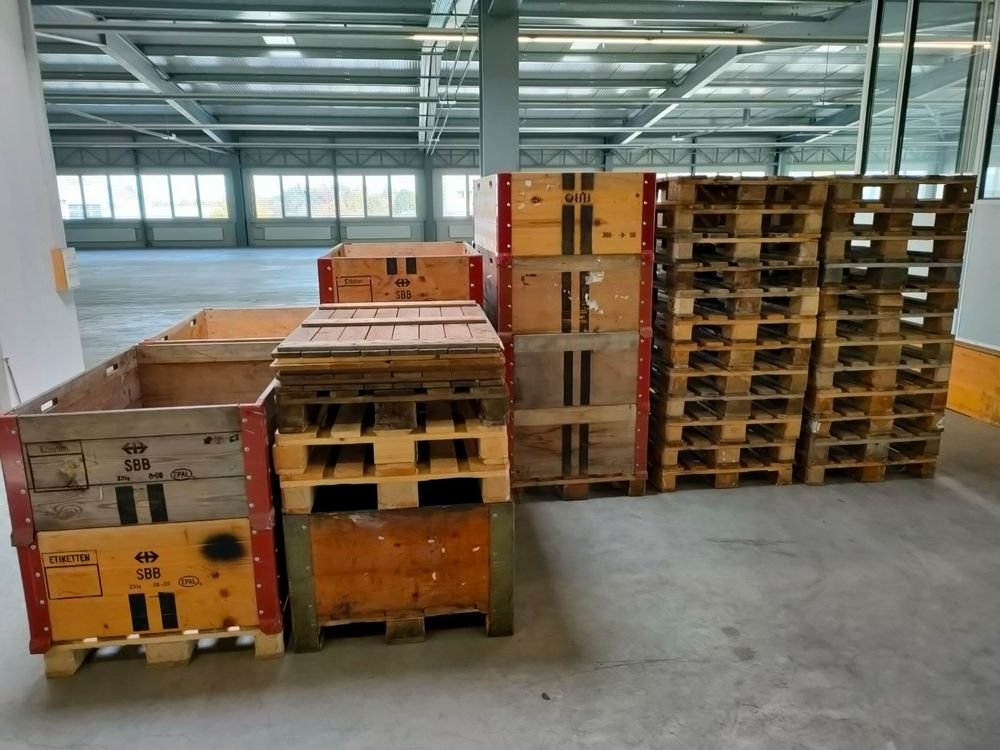 Produktbild von Geräten Im Jahr 2025 Paletten,Retourenpakete Auf Paletten, 5-40