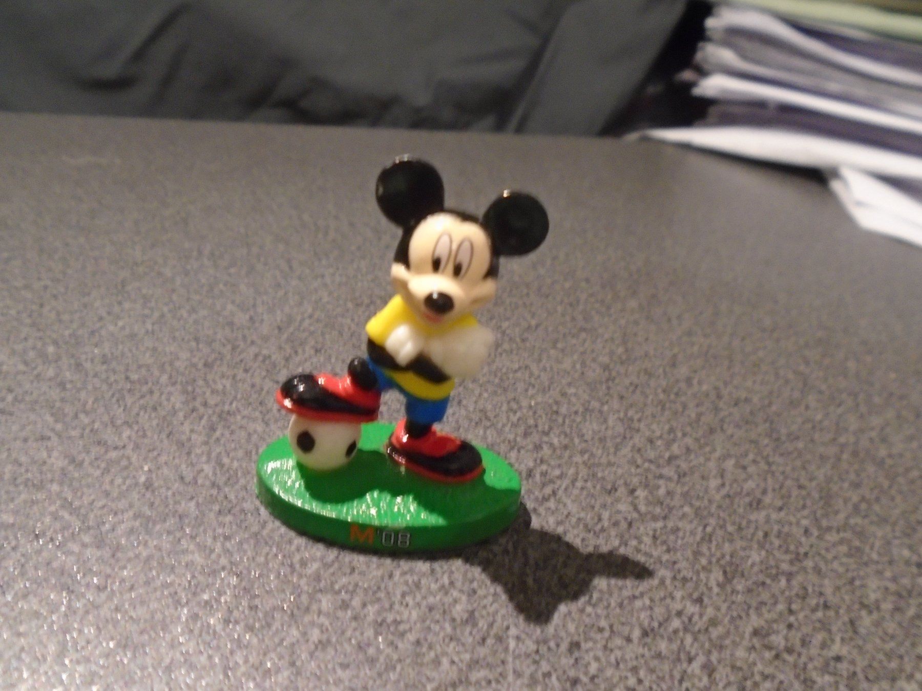Figuren: Mickey Mouse mit Ball, M'08 – Gebraucht aus Zürich von Motzkuh