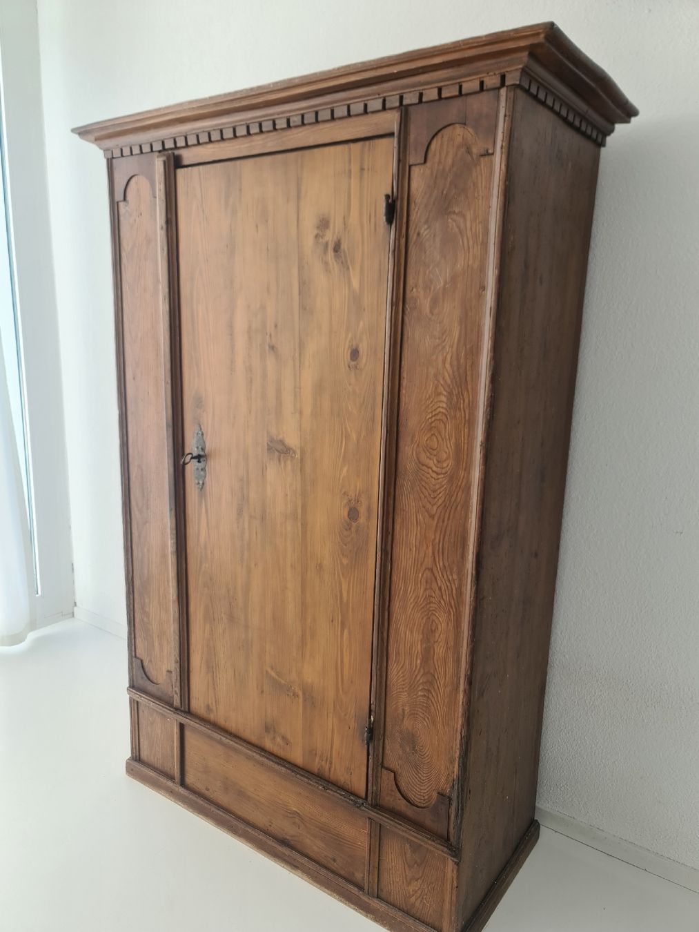 Schränke: Antiker Schrank – Gebraucht aus Uster von Cruleye 9